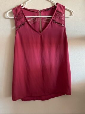 Express Sleeveless V-Neck Lace-Trim Shell Top - Raspberry